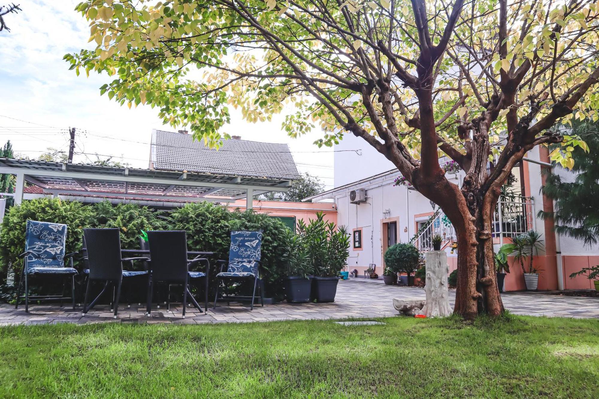 Szivarvany Panzio Szeged Exterior photo