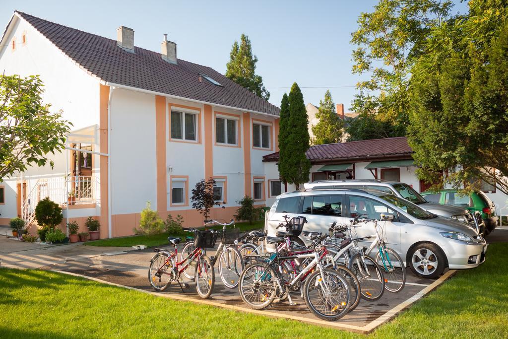 Szivarvany Panzio Szeged Exterior photo